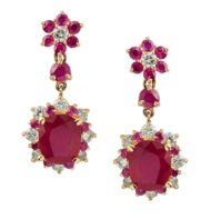 Kolczyki w żółtym złocie z rubinami