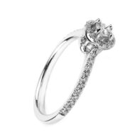 Pierścionek z białego złota z brylantami