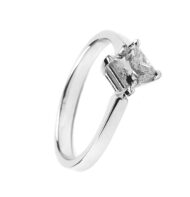 Pierścionek z białego złota z diamentem