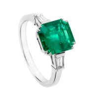 Pierścionek z białego złota ze szmaragdem