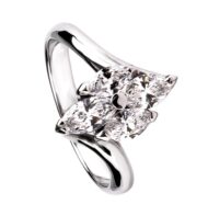 Pierścionek z białego złota z diamentami w szlifie markiza