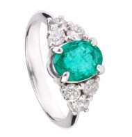 Pierścionek z białego złota ze szmaragdem