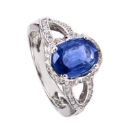 Pierścionek z białego złota z szafirem i brylantową galeryjką