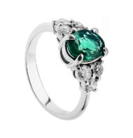 Pierścionek z białego złota z owalnym szmaragdem