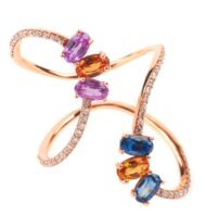 Pierścionek z różowego złota z szafirami w różnych barwach