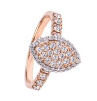 Pierścionek z różowego złota w kształcie markizy wysadzany brylantami