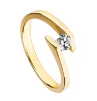 Pierścionek z brylantem w asymetrycznym rozchyleniu